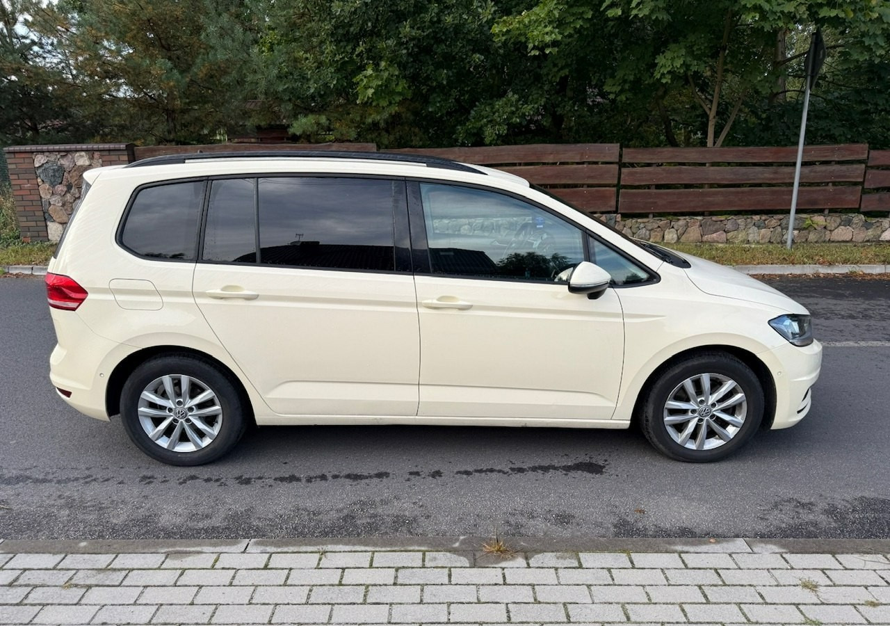 Volkswagen Touran III 2.0 TDI DSG 120 KM Automat 7osobowy Klima Skóra Full Serwis 2020 - Karavan: slika 2 Volkswagen Touran III 2.0 TDI DSG 120 KM Automat 7osobowy Klima Skóra Full Serwis 2020 - Karavan: slika 2