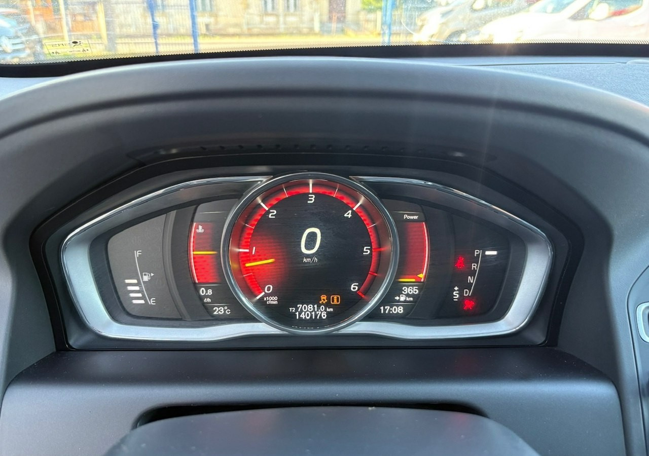 SUV Volvo XC60 I Volvo XC 60 2,4 D4 AWD 190KM Summum Navi Panorama Skóry Kamera 2017: slika 16 SUV Volvo XC60 I Volvo XC 60 2,4 D4 AWD 190KM Summum Navi Panorama Skóry Kamera 2017: slika 16