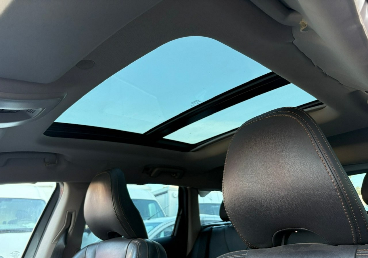 SUV Volvo XC60 I Volvo XC 60 2,4 D4 AWD 190KM Summum Navi Panorama Skóry Kamera 2017: slika 19 SUV Volvo XC60 I Volvo XC 60 2,4 D4 AWD 190KM Summum Navi Panorama Skóry Kamera 2017: slika 19