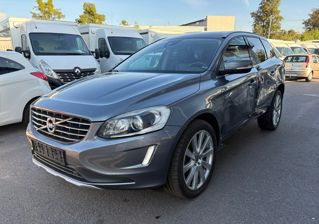 SUV Volvo XC60 I Volvo XC 60 2,4 D4 AWD 190KM Summum Navi Panorama Skóry Kamera 2017: slika 7 SUV Volvo XC60 I Volvo XC 60 2,4 D4 AWD 190KM Summum Navi Panorama Skóry Kamera 2017: slika 7