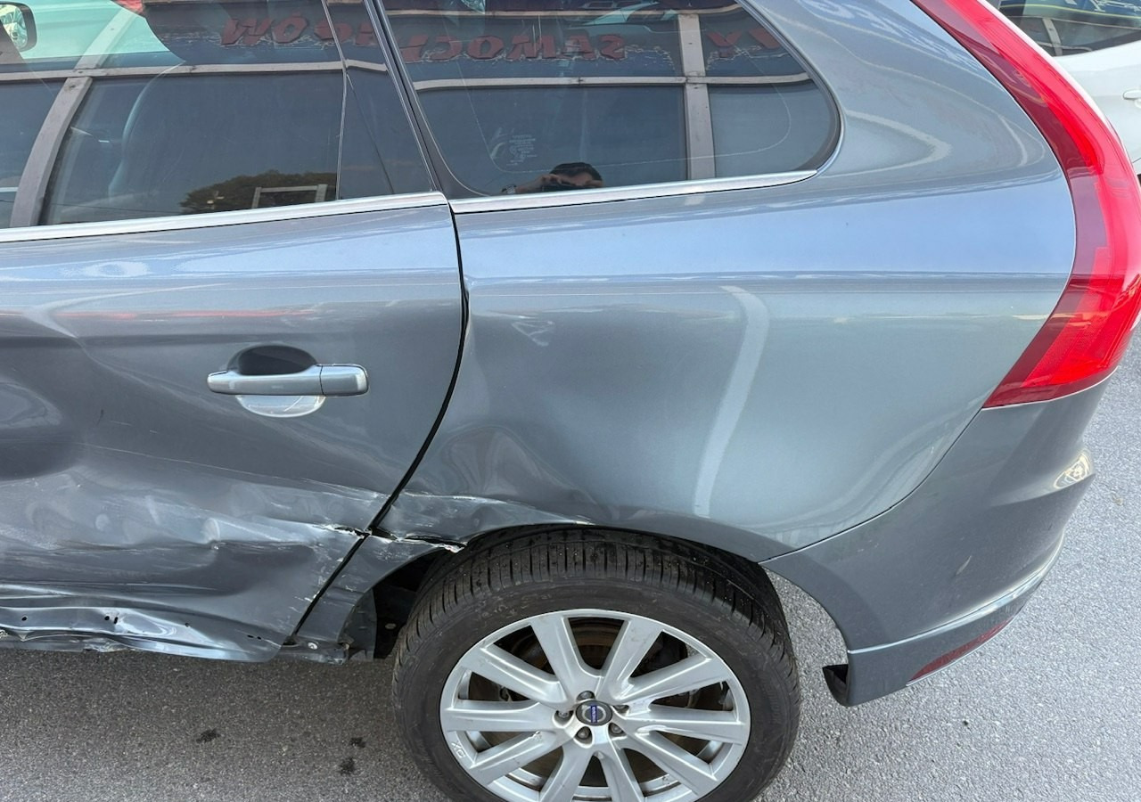 SUV Volvo XC60 I Volvo XC 60 2,4 D4 AWD 190KM Summum Navi Panorama Skóry Kamera 2017: slika 11 SUV Volvo XC60 I Volvo XC 60 2,4 D4 AWD 190KM Summum Navi Panorama Skóry Kamera 2017: slika 11