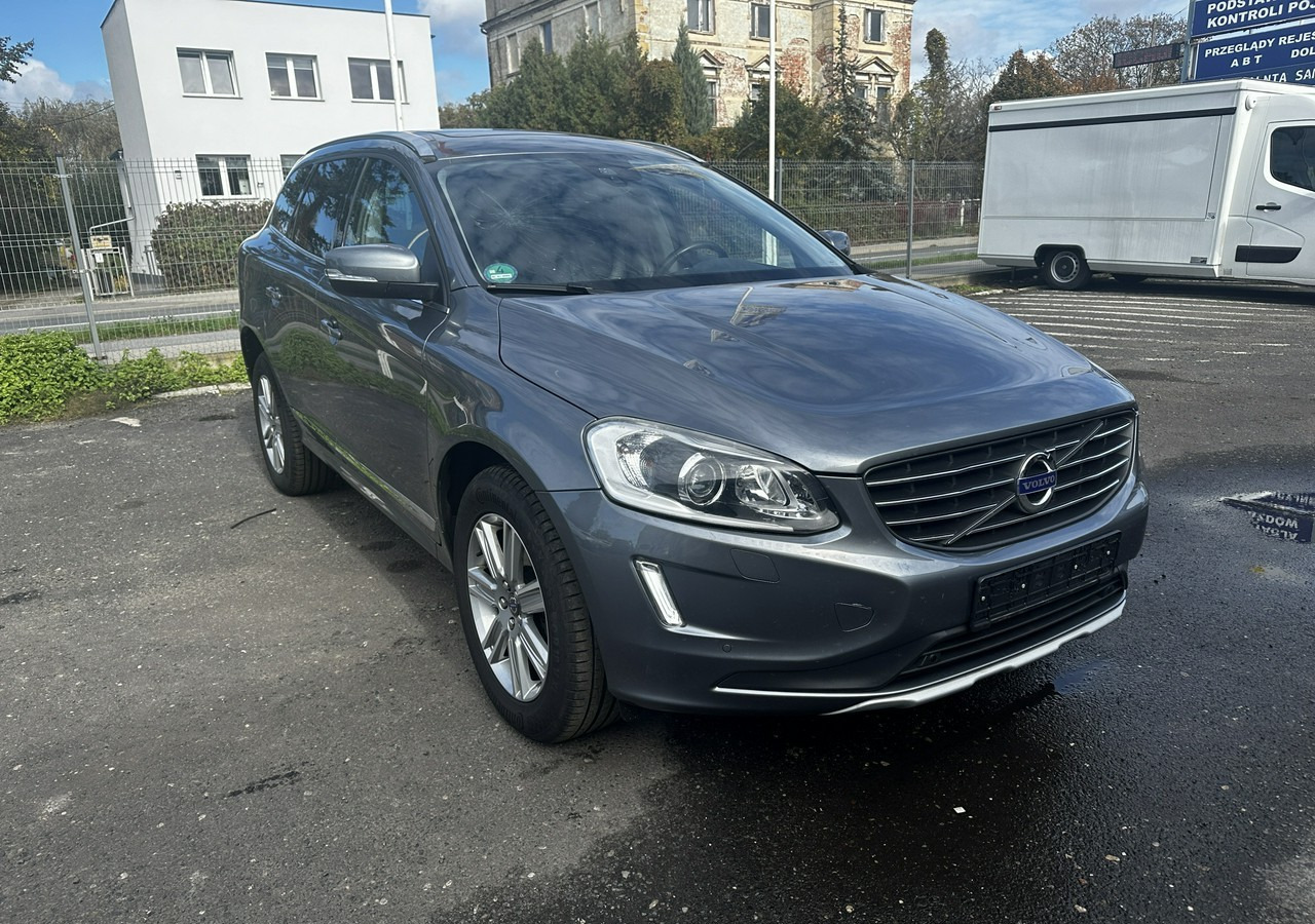 Volvo XC60 I Volvo XC 60 D4AWD Bogate wyposażenie 2017 - SUV: slika 1 Volvo XC60 I Volvo XC 60 D4AWD Bogate wyposażenie 2017 - SUV: slika 1