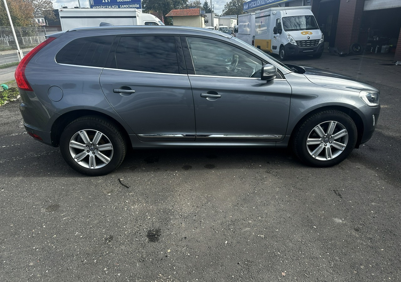 Volvo XC60 I Volvo XC 60 D4AWD Bogate wyposażenie 2017 - SUV: slika 4 Volvo XC60 I Volvo XC 60 D4AWD Bogate wyposażenie 2017 - SUV: slika 4