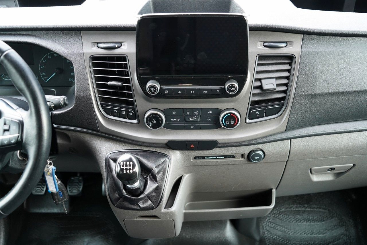 Putnički kombi Ford TRANSIT / 6 miejsc + Najazd na wózek / Dla osób: slika 16