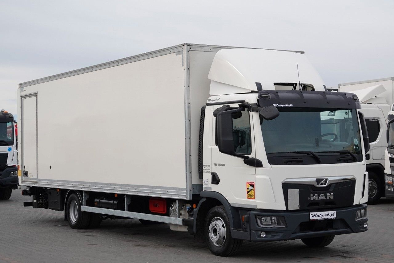 MAN TGL 12.250 / SOLÓWKA / KONTENER 8,1 M / WINDA / - Kamion sa zatvorenim sandukom: slika 4 MAN TGL 12.250 / SOLÓWKA / KONTENER 8,1 M / WINDA / - Kamion sa zatvorenim sandukom: slika 4