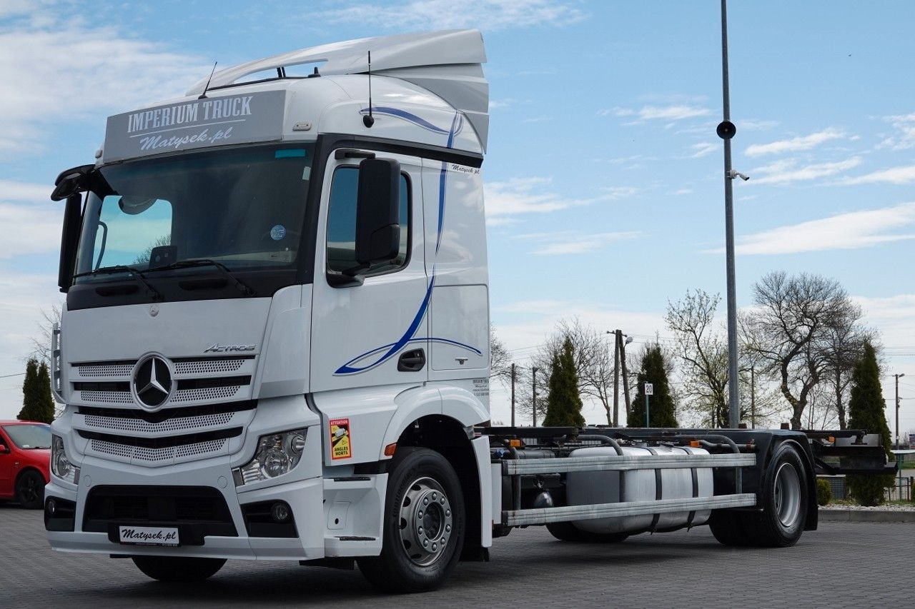 Mercedes-Benz ACTROS 1845 / BDF / DO PRZEWOZU KONTENERÓW / - Kamion za prevoz kontejnera/ Kamion sa promenjivim sandukom: slika 1 Mercedes-Benz ACTROS 1845 / BDF / DO PRZEWOZU KONTENERÓW / - Kamion za prevoz kontejnera/ Kamion sa promenjivim sandukom: slika 1