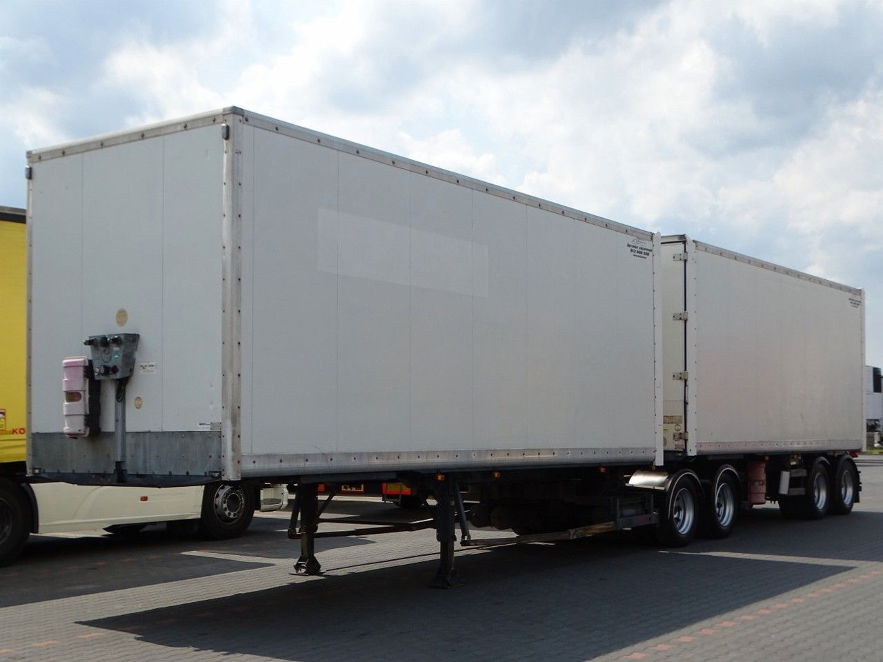 Samro JUMBO VEHICULAR BOX- 7,3 M + 7,3 M/KOFFER TANDEM - Poluprikolica sa zatvorenim sandukom: slika 1 Samro JUMBO VEHICULAR BOX- 7,3 M + 7,3 M/KOFFER TANDEM - Poluprikolica sa zatvorenim sandukom: slika 1