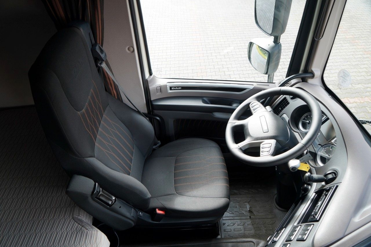 Tegljač DAF XF 480 / SUPER SPACE CAB / OPONY 100% / 2021 ROK: slika 27 Tegljač DAF XF 480 / SUPER SPACE CAB / OPONY 100% / 2021 ROK: slika 27