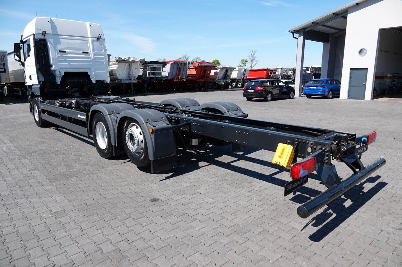 MAN TGX 26.520 / 6x2 / RAMA DŁ. 9,1M / OŚ PODNOSZONA - Tegljač: slika 2 MAN TGX 26.520 / 6x2 / RAMA DŁ. 9,1M / OŚ PODNOSZONA - Tegljač: slika 2