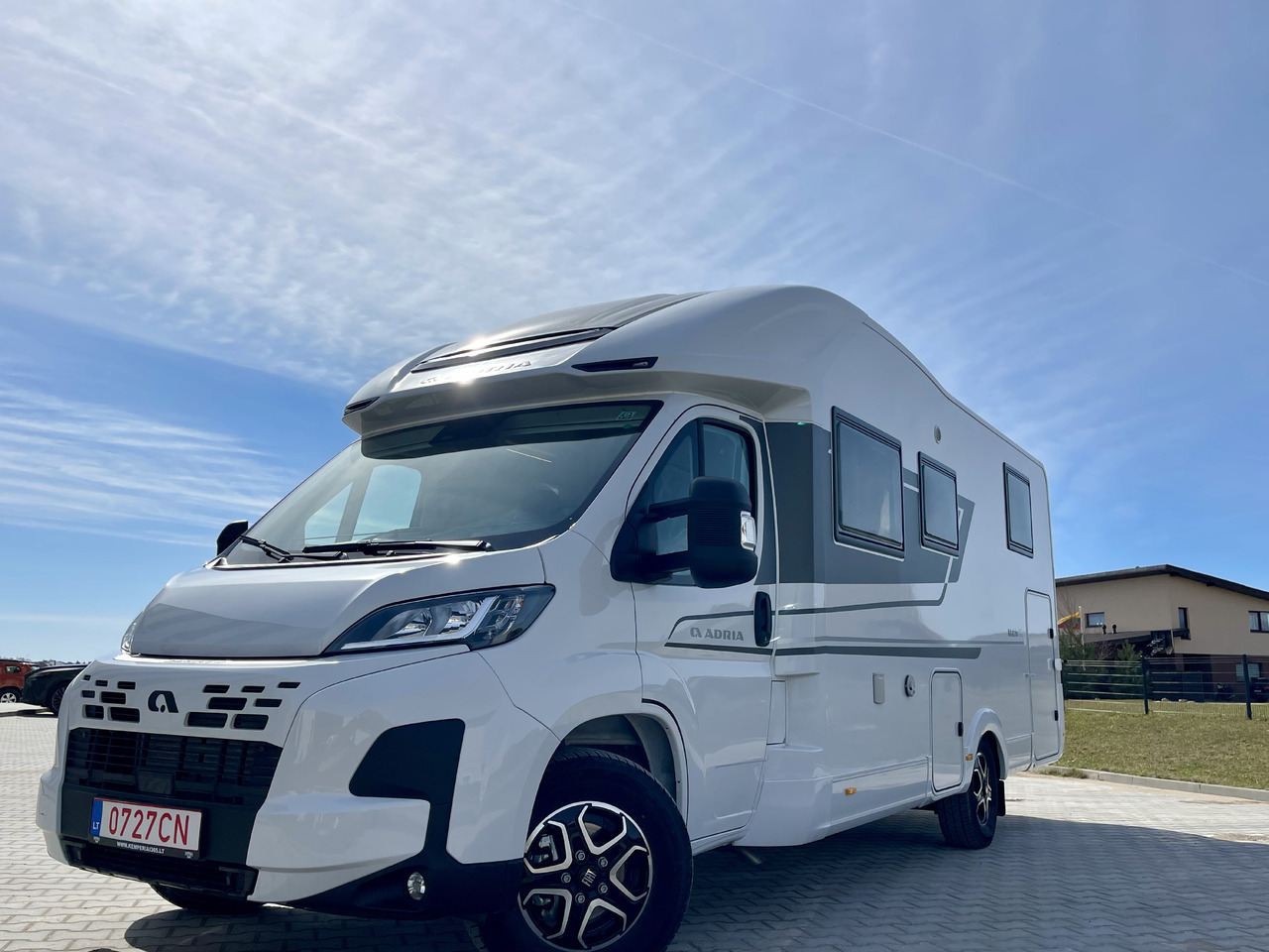 ADRIA Matrix 670 SL - Poluintegrisani kamper: slika 1 ADRIA Matrix 670 SL - Poluintegrisani kamper: slika 1
