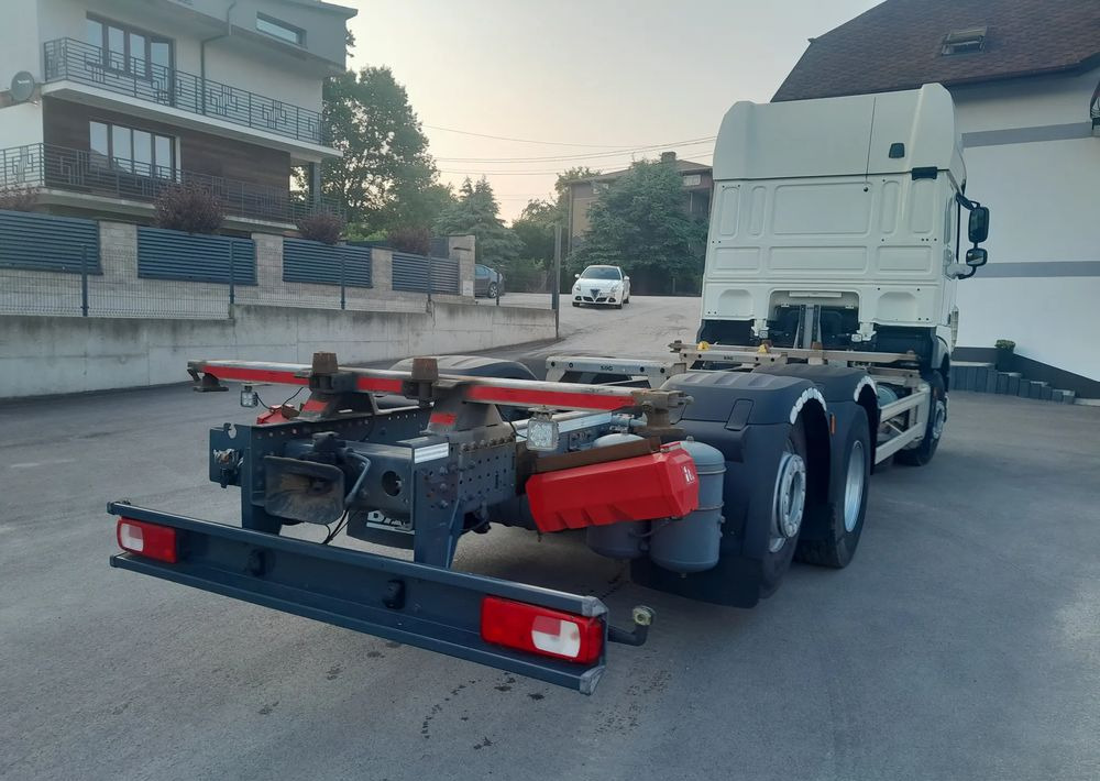 DAF XF 106 450 / BDF RETARDER - Kamion sa golom šasijom i zatvorenom kabinom: slika 4 DAF XF 106 450 / BDF RETARDER - Kamion sa golom šasijom i zatvorenom kabinom: slika 4