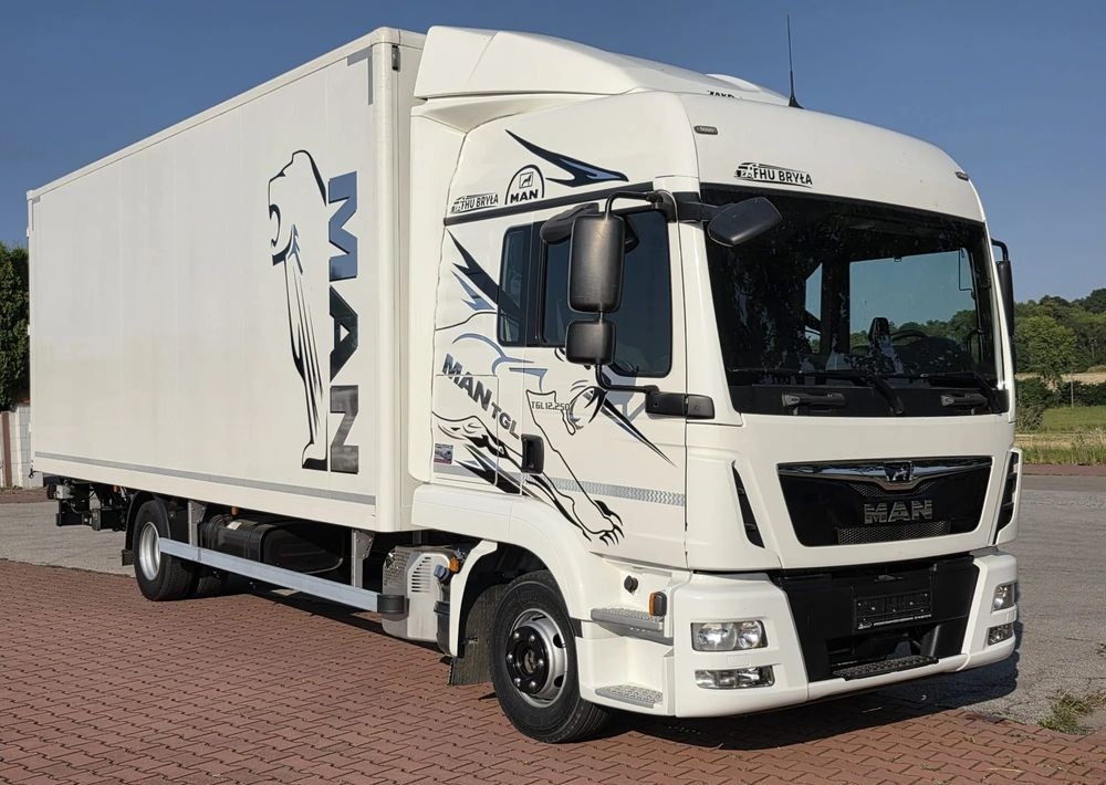MAN TGL 12.250 / KONTENER / IZOTERMA / WINDA / 2019R / EURO 6 / PEŁEN SERWIS / 6 TON ŁADOWNOŚĆ / SPROWADZONY / ZADBANY / JAK NOWY / KSIĄŻKA SERWISOWA / E6 / 17 PALET - Kamion sa zatvorenim sandukom: slika 1 MAN TGL 12.250 / KONTENER / IZOTERMA / WINDA / 2019R / EURO 6 / PEŁEN SERWIS / 6 TON ŁADOWNOŚĆ / SPROWADZONY / ZADBANY / JAK NOWY / KSIĄŻKA SERWISOWA / E6 / 17 PALET - Kamion sa zatvorenim sandukom: slika 1