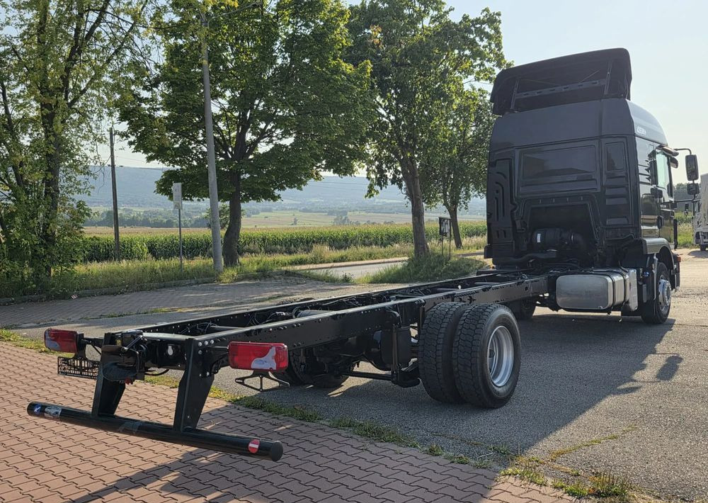 MAN TGM 15.290 / RAMA DO ZABUDOWY / AUTOMAT / SPROWADZONY / E6 / LIFT / ROZSTAW OSI 5.5M / LAWETA / POMOC DROGOWA / STAN BARDZO DOBRY/ - Kamion sa golom šasijom i zatvorenom kabinom: slika 3 MAN TGM 15.290 / RAMA DO ZABUDOWY / AUTOMAT / SPROWADZONY / E6 / LIFT / ROZSTAW OSI 5.5M / LAWETA / POMOC DROGOWA / STAN BARDZO DOBRY/ - Kamion sa golom šasijom i zatvorenom kabinom: slika 3