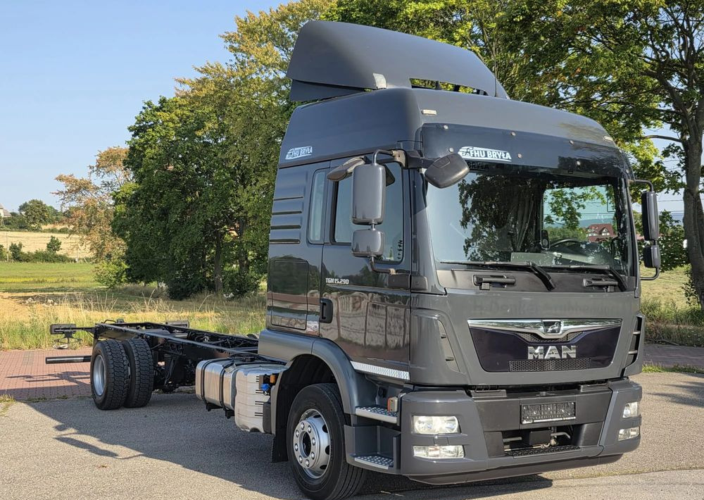 MAN TGM 15.290 / RAMA DO ZABUDOWY / AUTOMAT / SPROWADZONY / E6 / LIFT / ROZSTAW OSI 5.5M / LAWETA / POMOC DROGOWA / STAN BARDZO DOBRY/ - Kamion sa golom šasijom i zatvorenom kabinom: slika 1 MAN TGM 15.290 / RAMA DO ZABUDOWY / AUTOMAT / SPROWADZONY / E6 / LIFT / ROZSTAW OSI 5.5M / LAWETA / POMOC DROGOWA / STAN BARDZO DOBRY/ - Kamion sa golom šasijom i zatvorenom kabinom: slika 1