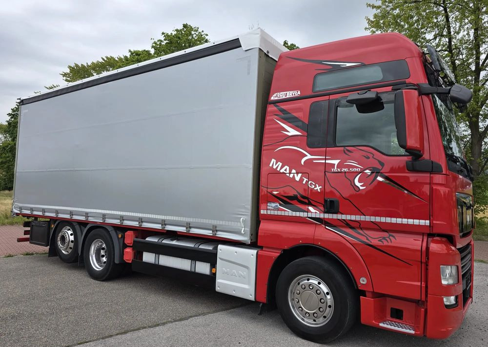 MAN TGX 26.500 / ALUMINIOWE FELGI / LIFT / 6X2 / KLIMA POSTOJOWA / 18PALET / E6 / FIRANKA / 17 TON ŁADOWNOŚĆ / WINDA / NISKI PRZEBIEG / JEDEN WŁAŚCICIEL / PODWIESZANA OŚ - Kamion sa ceradom: slika 1 MAN TGX 26.500 / ALUMINIOWE FELGI / LIFT / 6X2 / KLIMA POSTOJOWA / 18PALET / E6 / FIRANKA / 17 TON ŁADOWNOŚĆ / WINDA / NISKI PRZEBIEG / JEDEN WŁAŚCICIEL / PODWIESZANA OŚ - Kamion sa ceradom: slika 1