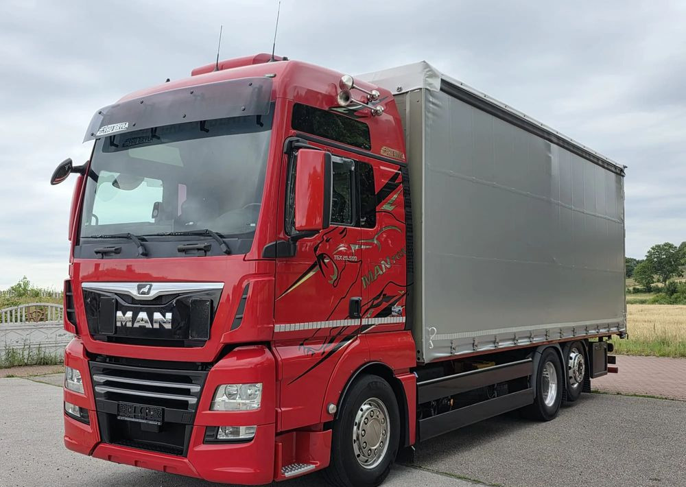 MAN TGX 26.500 / ALUMINIOWE FELGI / LIFT / 6X2 / KLIMA POSTOJOWA / 18PALET / E6 / FIRANKA / 17 TON ŁADOWNOŚĆ / WINDA / NISKI PRZEBIEG / JEDEN WŁAŚCICIEL / PODWIESZANA OŚ - Kamion sa ceradom: slika 2 MAN TGX 26.500 / ALUMINIOWE FELGI / LIFT / 6X2 / KLIMA POSTOJOWA / 18PALET / E6 / FIRANKA / 17 TON ŁADOWNOŚĆ / WINDA / NISKI PRZEBIEG / JEDEN WŁAŚCICIEL / PODWIESZANA OŚ - Kamion sa ceradom: slika 2