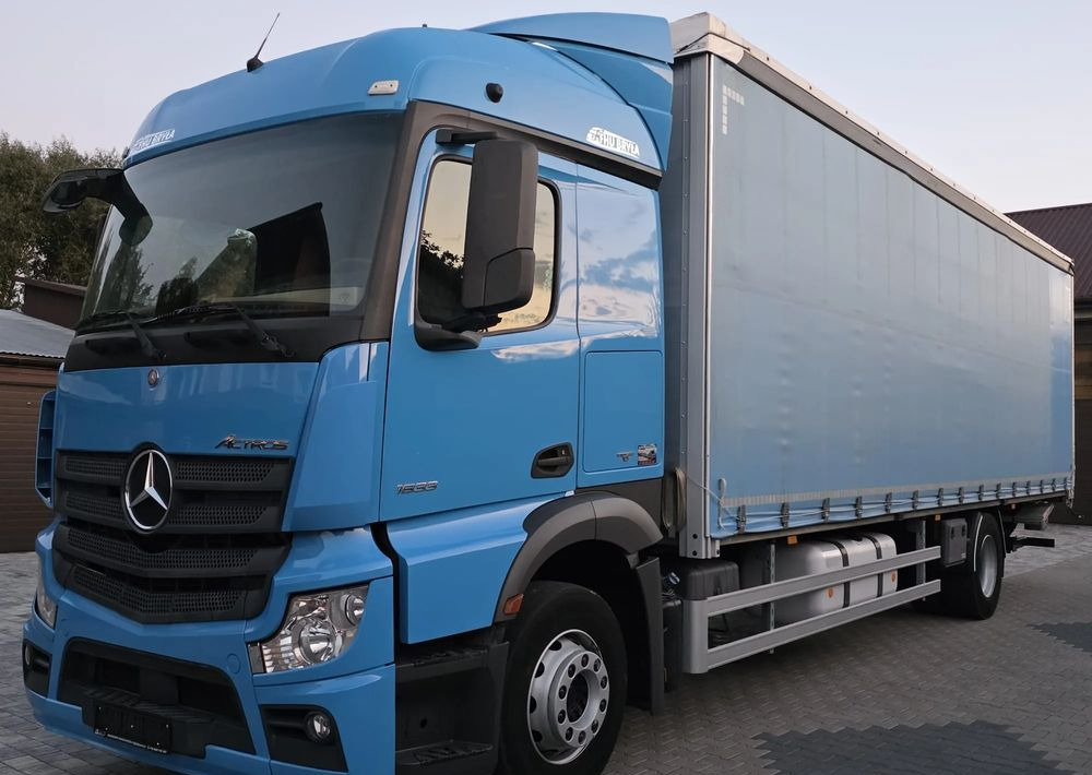 Mercedes-Benz ACTROS 1833 / FIRANKA/ WINDA / 22PALETY / 8760 ŁADOWNOŚĆ / AUTOMAT / DUŻY SILNIK / SYPIALKA / - Kamion sa ceradom: slika 1 Mercedes-Benz ACTROS 1833 / FIRANKA/ WINDA / 22PALETY / 8760 ŁADOWNOŚĆ / AUTOMAT / DUŻY SILNIK / SYPIALKA / - Kamion sa ceradom: slika 1