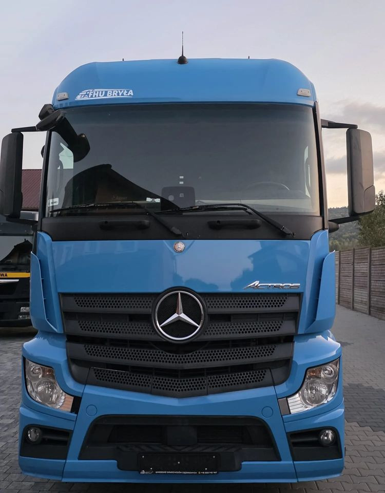 Mercedes-Benz ACTROS 1833 / FIRANKA/ WINDA / 22PALETY / 8760 ŁADOWNOŚĆ / AUTOMAT / DUŻY SILNIK / SYPIALKA / - Kamion sa ceradom: slika 3 Mercedes-Benz ACTROS 1833 / FIRANKA/ WINDA / 22PALETY / 8760 ŁADOWNOŚĆ / AUTOMAT / DUŻY SILNIK / SYPIALKA / - Kamion sa ceradom: slika 3