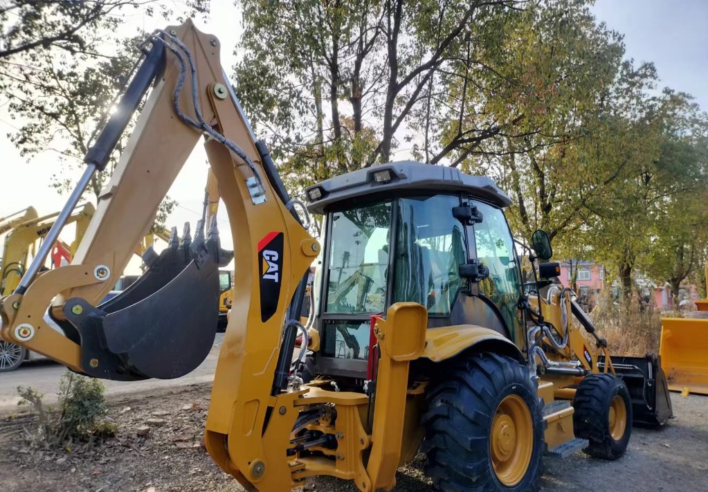 CAT 420 F Caterpillar 420F backhoe loader - Bager utovarivač: slika 2 CAT 420 F Caterpillar 420F backhoe loader - Bager utovarivač: slika 2