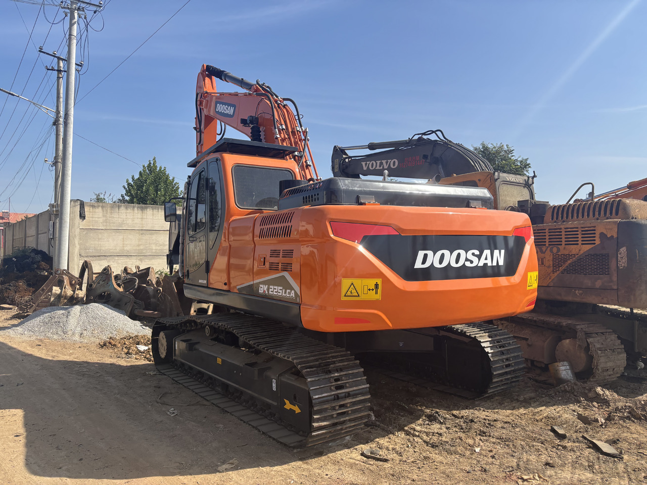 DOOSAN Korea imports doosan DX225 - Bager guseničar: slika 2 DOOSAN Korea imports doosan DX225 - Bager guseničar: slika 2