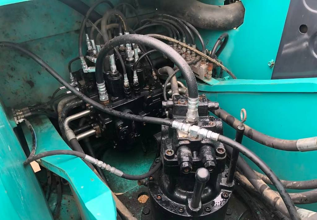 Bager guseničar Kobelco SK 210-8: slika 7