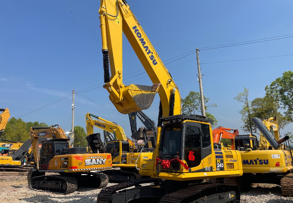 Komatsu PC 240 PC220 PC240-8 - Bager guseničar: slika 3 Komatsu PC 240 PC220 PC240-8 - Bager guseničar: slika 3