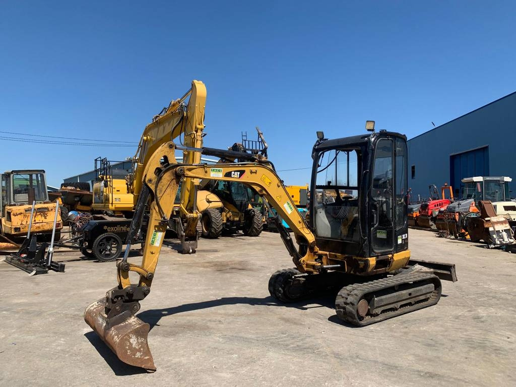 CAT 302.7 CR - Mini bager: slika 1 CAT 302.7 CR - Mini bager: slika 1