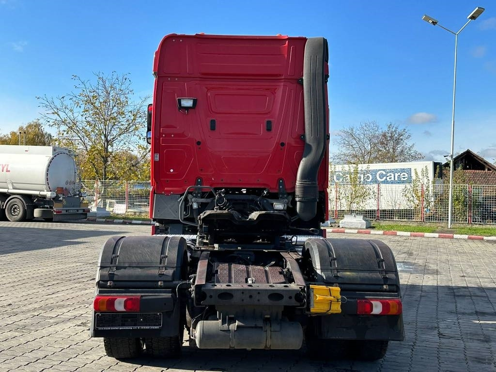 Kamion sa zatvorenim sandukom Mercedes-Benz Actros 963-4-A: slika 7 Kamion sa zatvorenim sandukom Mercedes-Benz Actros 963-4-A: slika 7