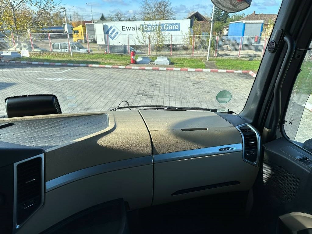 Kamion sa zatvorenim sandukom Mercedes-Benz Actros 963-4-A: slika 15 Kamion sa zatvorenim sandukom Mercedes-Benz Actros 963-4-A: slika 15