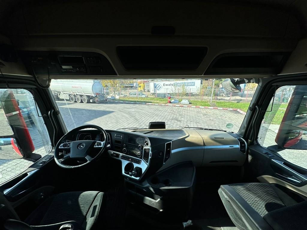 Kamion sa zatvorenim sandukom Mercedes-Benz Actros 963-4-A: slika 14 Kamion sa zatvorenim sandukom Mercedes-Benz Actros 963-4-A: slika 14