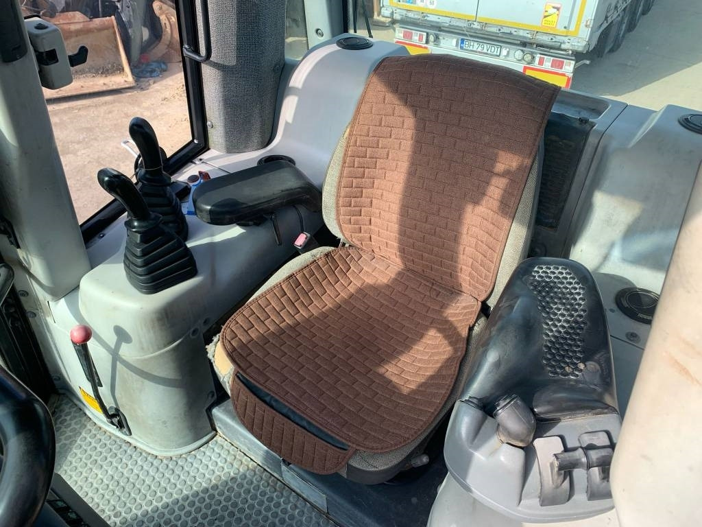 Buldožer New Holland D 150: slika 11