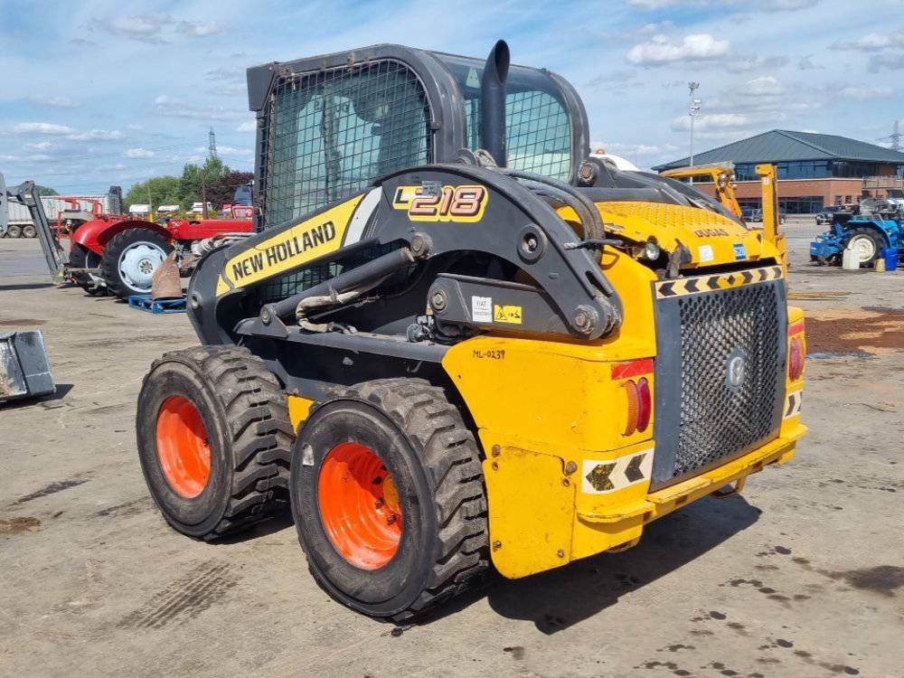 New Holland L 218 - Mini utovarivač: slika 3 New Holland L 218 - Mini utovarivač: slika 3