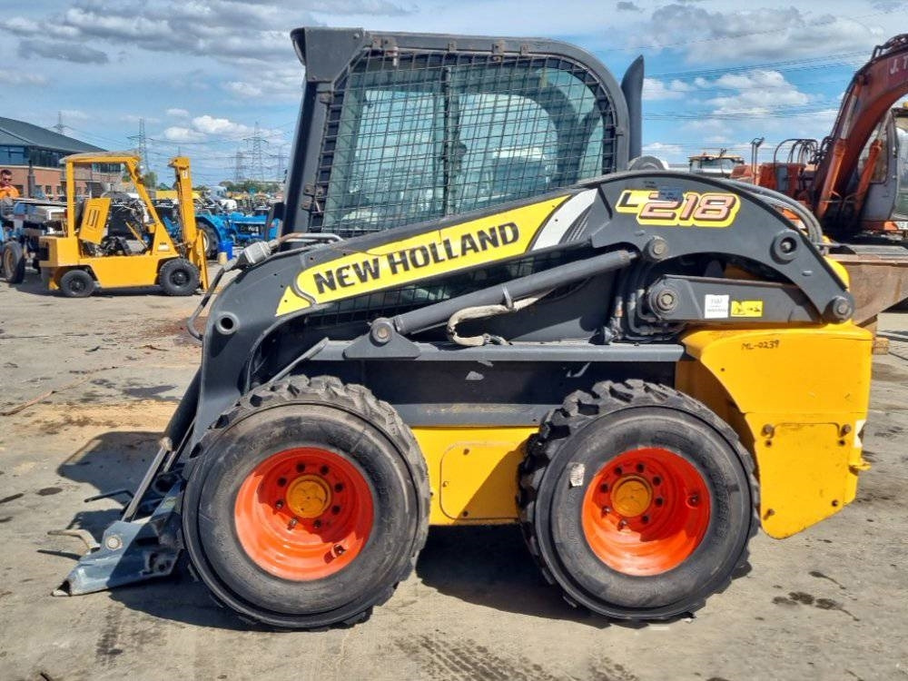 New Holland L 218 - Mini utovarivač: slika 2 New Holland L 218 - Mini utovarivač: slika 2
