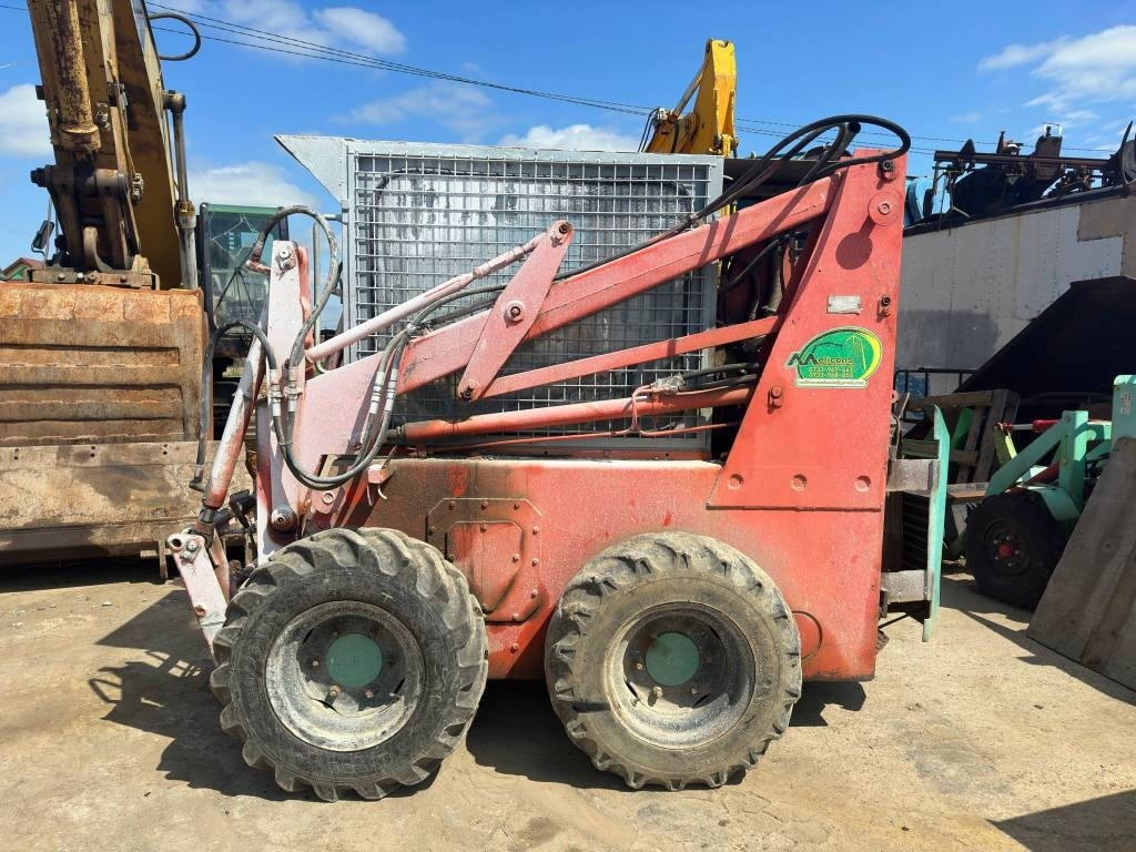 Unirak 600 - Mini utovarivač: slika 2 Unirak 600 - Mini utovarivač: slika 2