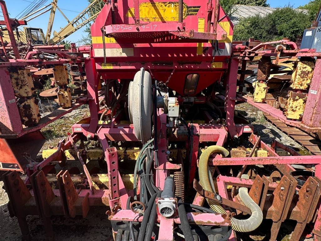 Vaderstad Rapid400F - Kombinovana mašina za setvu: slika 3 Vaderstad Rapid400F - Kombinovana mašina za setvu: slika 3