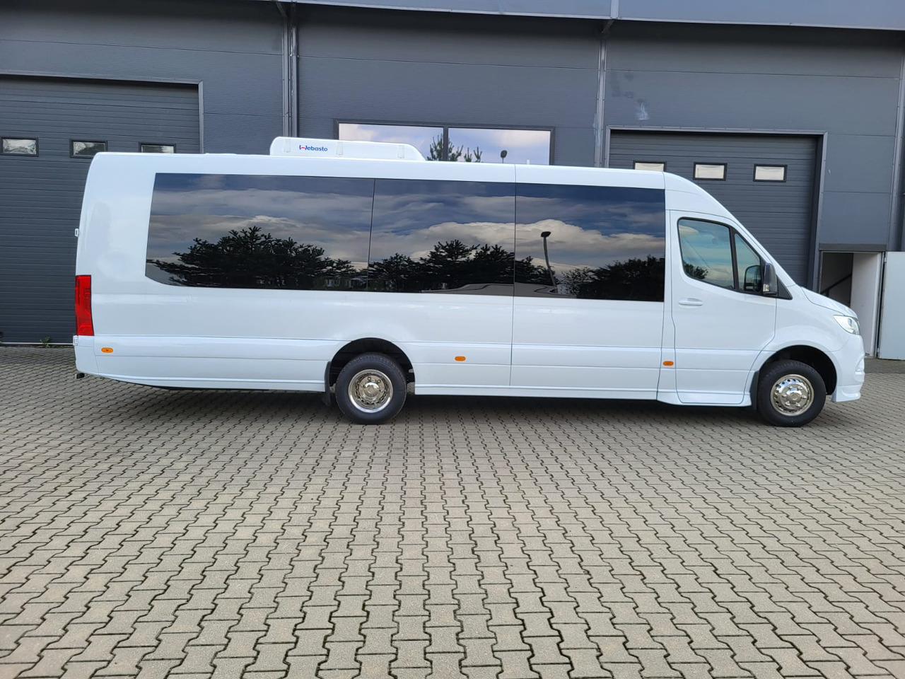 Mercedes-Benz Sprinter 517 CDI LONG 24 places + 4 standing - Prigradski autobus: slika 3 Mercedes-Benz Sprinter 517 CDI LONG 24 places + 4 standing - Prigradski autobus: slika 3