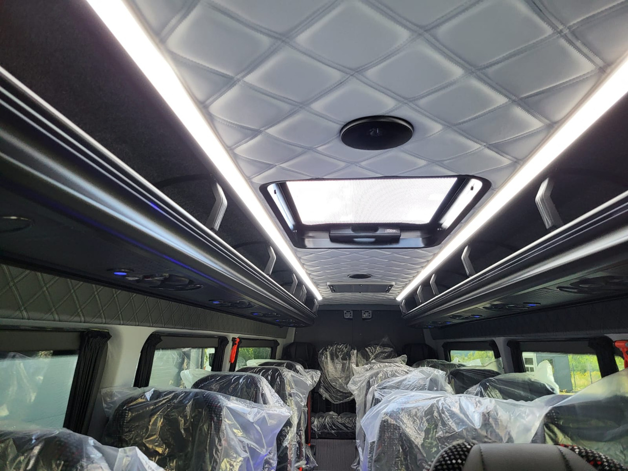 Novu Turistički autobus Mercedes-Benz Sprinter 519 CDI 24 places + 4 standing NEW: slika 20 Novu Turistički autobus Mercedes-Benz Sprinter 519 CDI 24 places + 4 standing NEW: slika 20