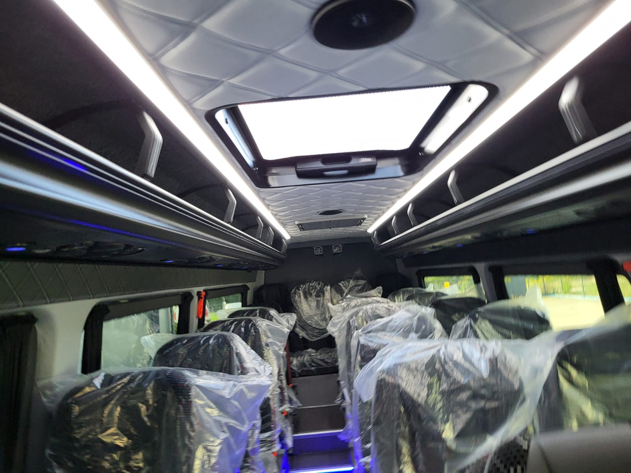 Novu Turistički autobus Mercedes-Benz Sprinter 519 CDI 24 places + 4 standing NEW: slika 17 Novu Turistički autobus Mercedes-Benz Sprinter 519 CDI 24 places + 4 standing NEW: slika 17