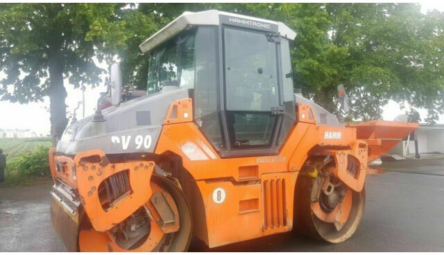 Hamm DV90 VO mit Streuer Klima Deutsche Maschine - Valjak za puteve: slika 1 Hamm DV90 VO mit Streuer Klima Deutsche Maschine - Valjak za puteve: slika 1