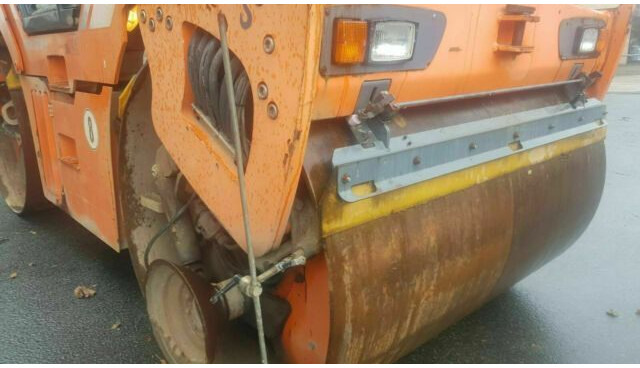 Hamm DV90 VO mit Streuer Klima Deutsche Maschine - Valjak za puteve: slika 4 Hamm DV90 VO mit Streuer Klima Deutsche Maschine - Valjak za puteve: slika 4