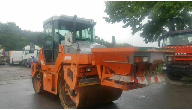 Hamm DV90 VO mit Streuer Klima Deutsche Maschine - Valjak za puteve: slika 2 Hamm DV90 VO mit Streuer Klima Deutsche Maschine - Valjak za puteve: slika 2