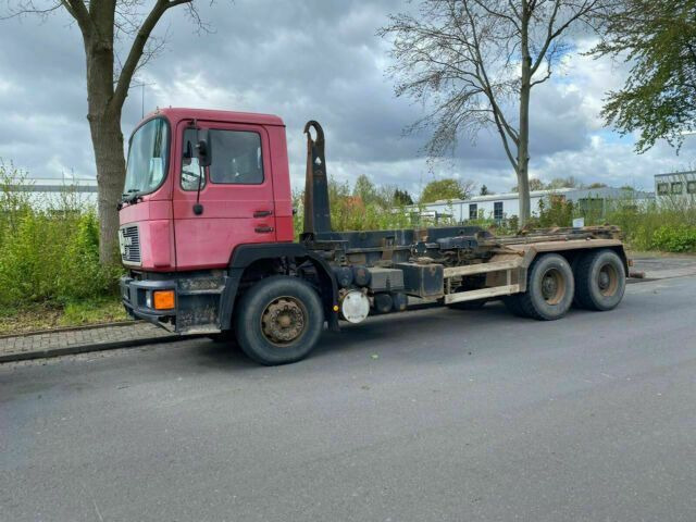MAN 26.372K 6x4 Abrollkipper AHK Blatt/Blatt - Kamion sa hidrauličnom kukom: slika 2 MAN 26.372K 6x4 Abrollkipper AHK Blatt/Blatt - Kamion sa hidrauličnom kukom: slika 2