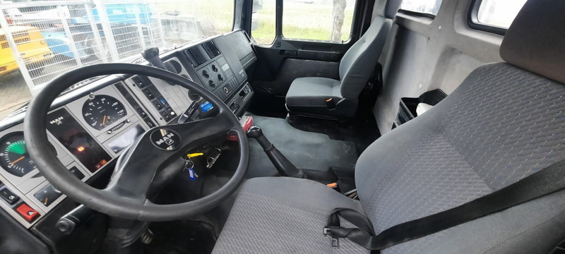 Kamion za utovaranje kontejnera MAN M38: slika 9 Kamion za utovaranje kontejnera MAN M38: slika 9