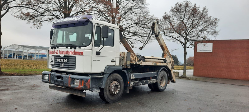 Kamion za utovaranje kontejnera MAN M38: slika 6 Kamion za utovaranje kontejnera MAN M38: slika 6