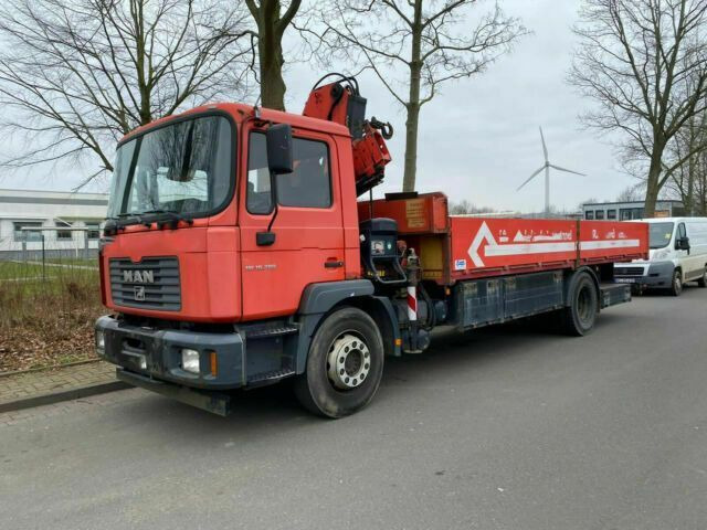 MAN ME18.284 mit Kran Not Aus Hiab 122B - Kamion sa tovarnim sandukom, Kamion sa dizalicom: slika 1 MAN ME18.284 mit Kran Not Aus Hiab 122B - Kamion sa tovarnim sandukom, Kamion sa dizalicom: slika 1