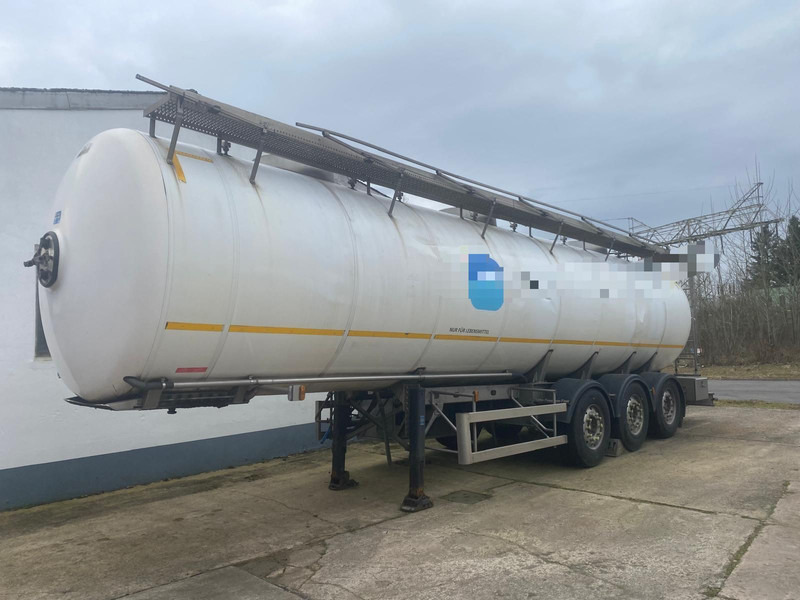 Magyar A1 - Poluprikolica cisterna: slika 1 Magyar A1 - Poluprikolica cisterna: slika 1