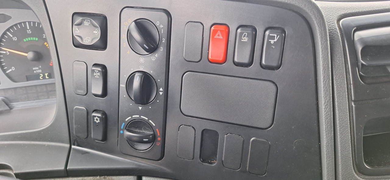 Mercedes-Benz 1222 Atego Koffer mit LBW Klima - Kamion sa zatvorenim sandukom: slika 5 Mercedes-Benz 1222 Atego Koffer mit LBW Klima - Kamion sa zatvorenim sandukom: slika 5