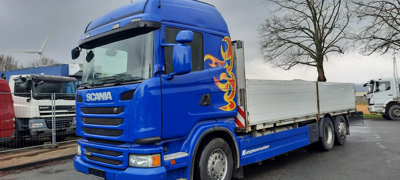 Scania G440 Pritsche 6x2 Kran am Heck vor. - Kamion sa tovarnim sandukom, Kamion sa dizalicom: slika 1 Scania G440 Pritsche 6x2 Kran am Heck vor. - Kamion sa tovarnim sandukom, Kamion sa dizalicom: slika 1