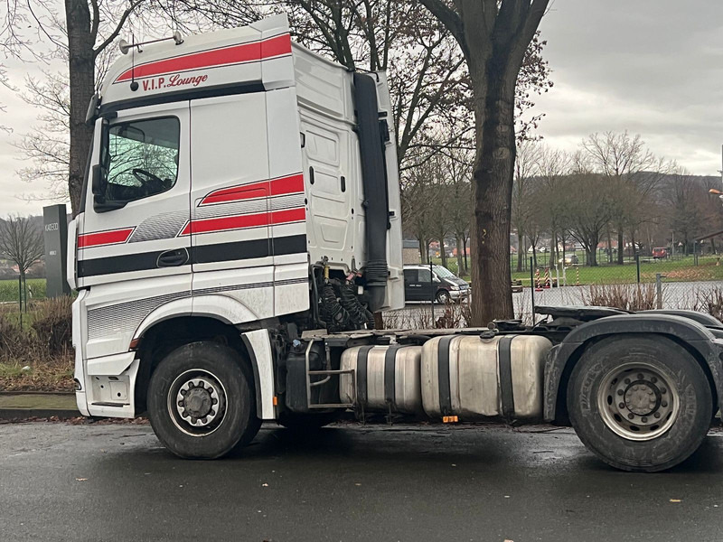 Mercedes-Benz 1845 Arocs 4x4 HD 1-Hand - Tegljač: slika 4 Mercedes-Benz 1845 Arocs 4x4 HD 1-Hand - Tegljač: slika 4
