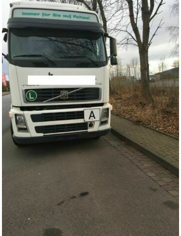 Volvo FH12-420 G.Haus 2xBett Klima Schaltgetriebe Reta - Kamion sa hidrauličnom kukom: slika 3 Volvo FH12-420 G.Haus 2xBett Klima Schaltgetriebe Reta - Kamion sa hidrauličnom kukom: slika 3